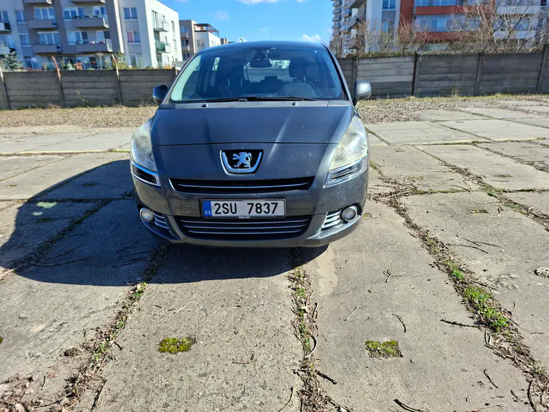 Peugeot 5008 2012