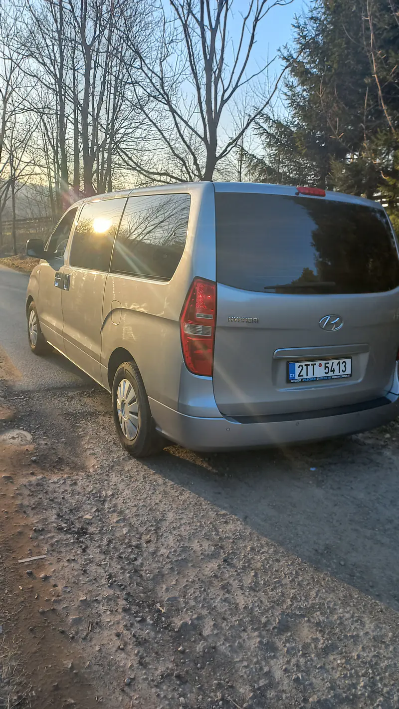 Hyundai H-1-travel 2012