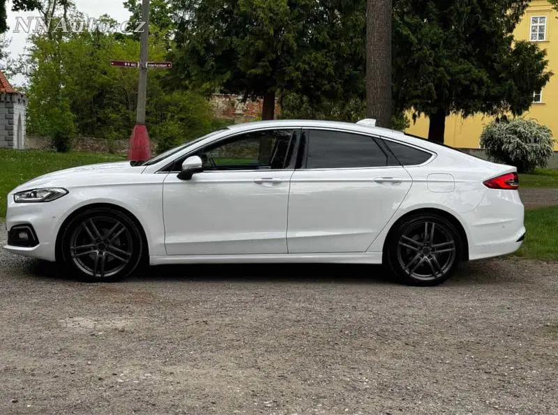 Ford Mondeo 2020 – fotografie vozu