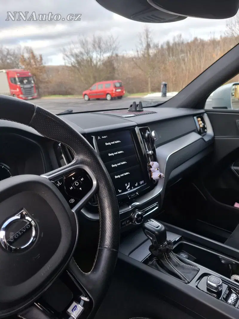 Volvo XC60 2018 – fotografie vozu