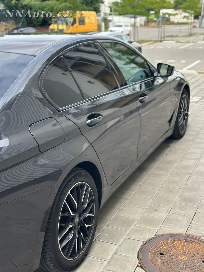 BMW 5 Series 2018 – fotografie vozu