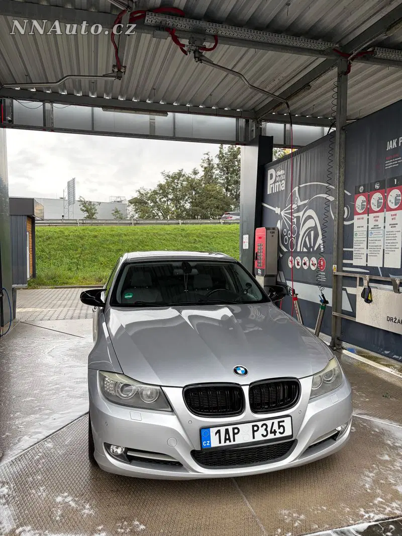 BMW 3 Series 2011 – fotografie vozu