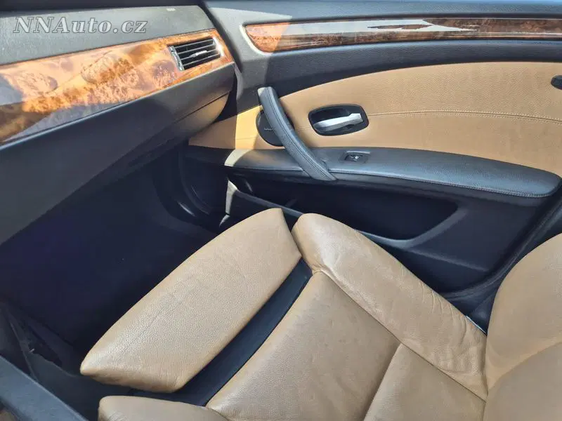 BMW 5 Series 2008 – fotografie vozu