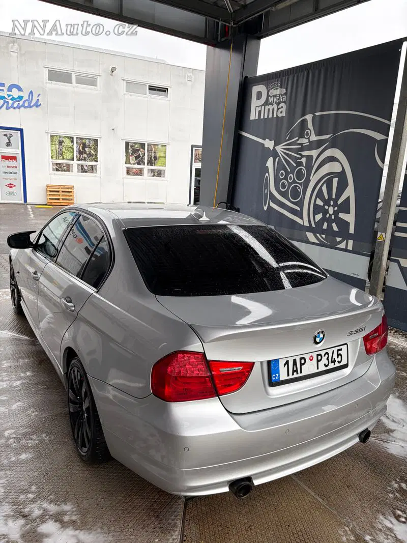 BMW 3 Series 2011 – fotografie vozu