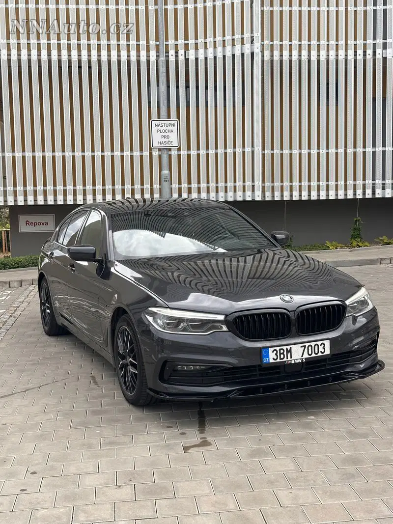BMW 5 Series 2018 – fotografie vozu