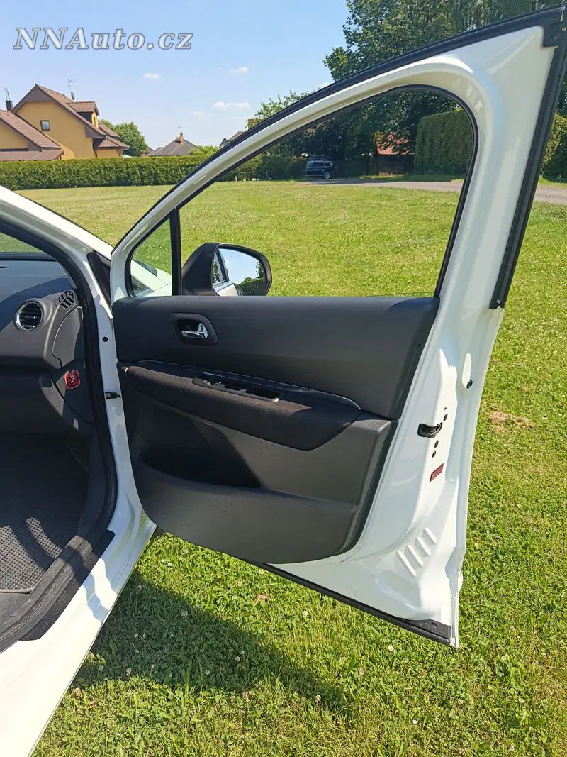 Peugeot 5008 2010 – fotografie vozu