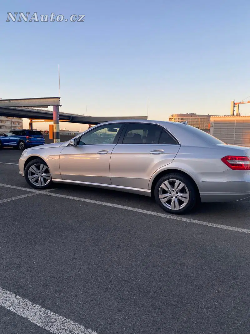 Mercedes-Benz E-Class 2009 – fotografie vozu