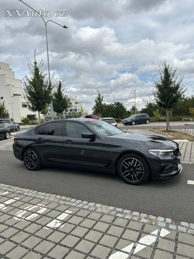BMW 5 Series 2018 – fotografie vozu