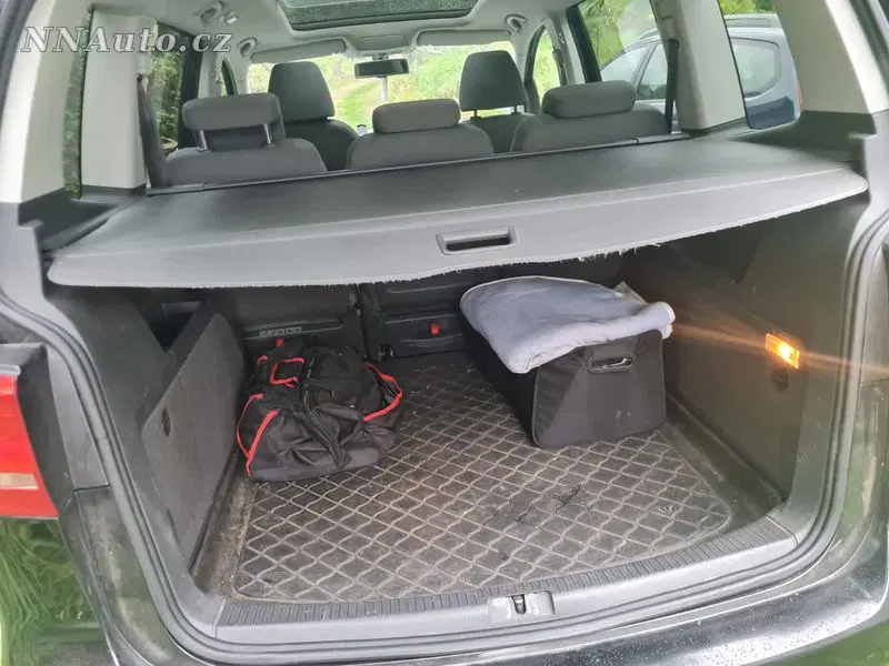 Volkswagen Touran 2011 – fotografie vozu