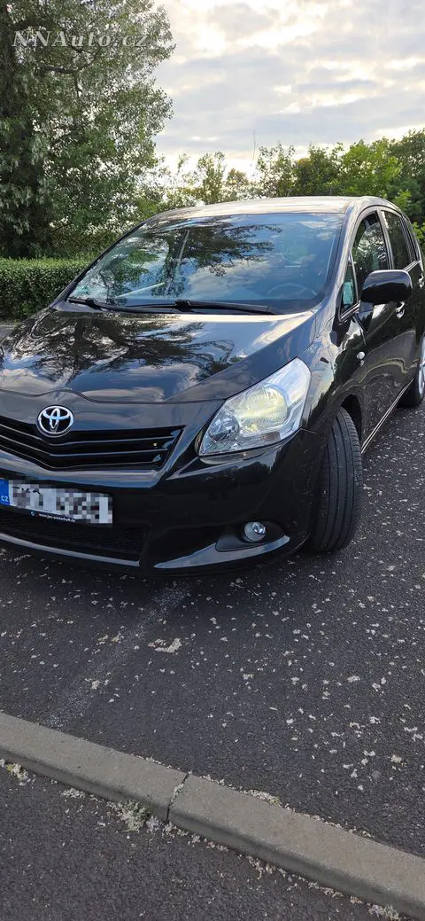 Toyota Verso 7-mist automatická převodovka. 