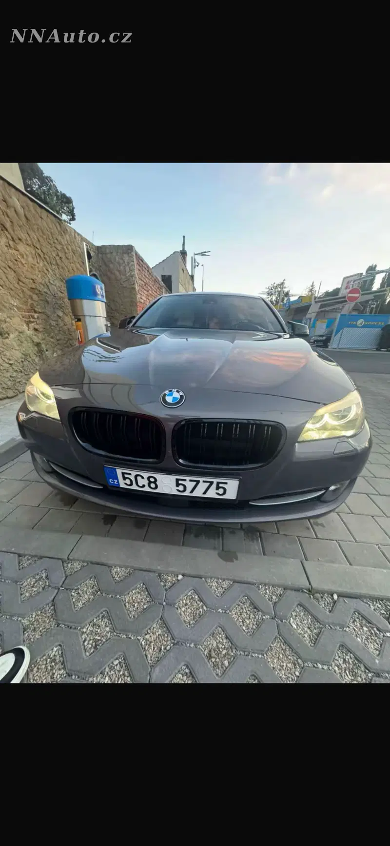 BMW 5 Series Touring 2012 – fotografie vozu