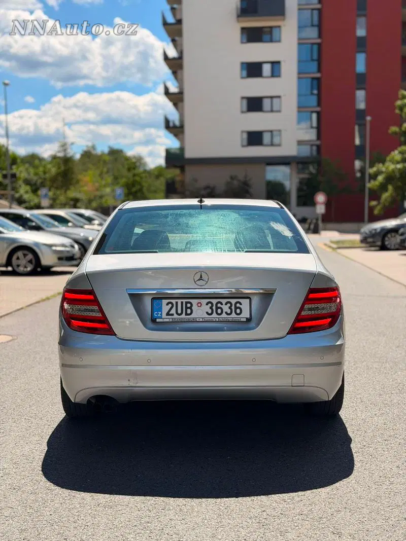 Mercedes-Benz V-Class 2012 – fotografie vozu