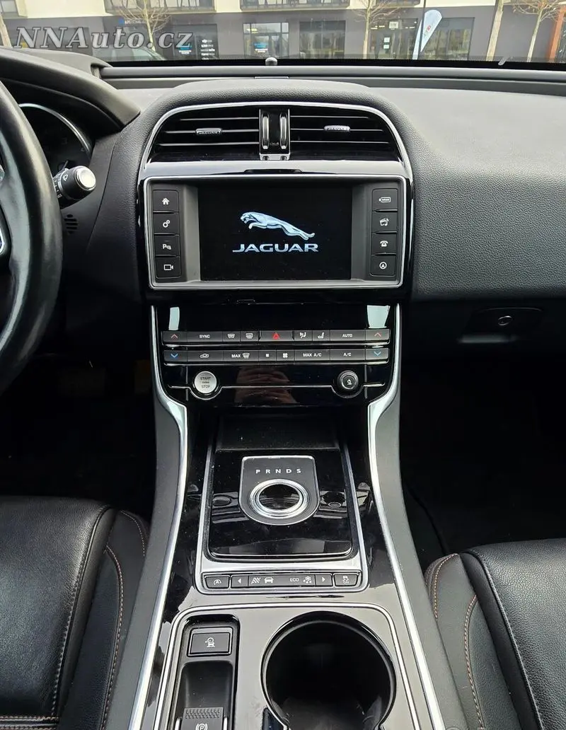 Jaguar Xe – foto 9
