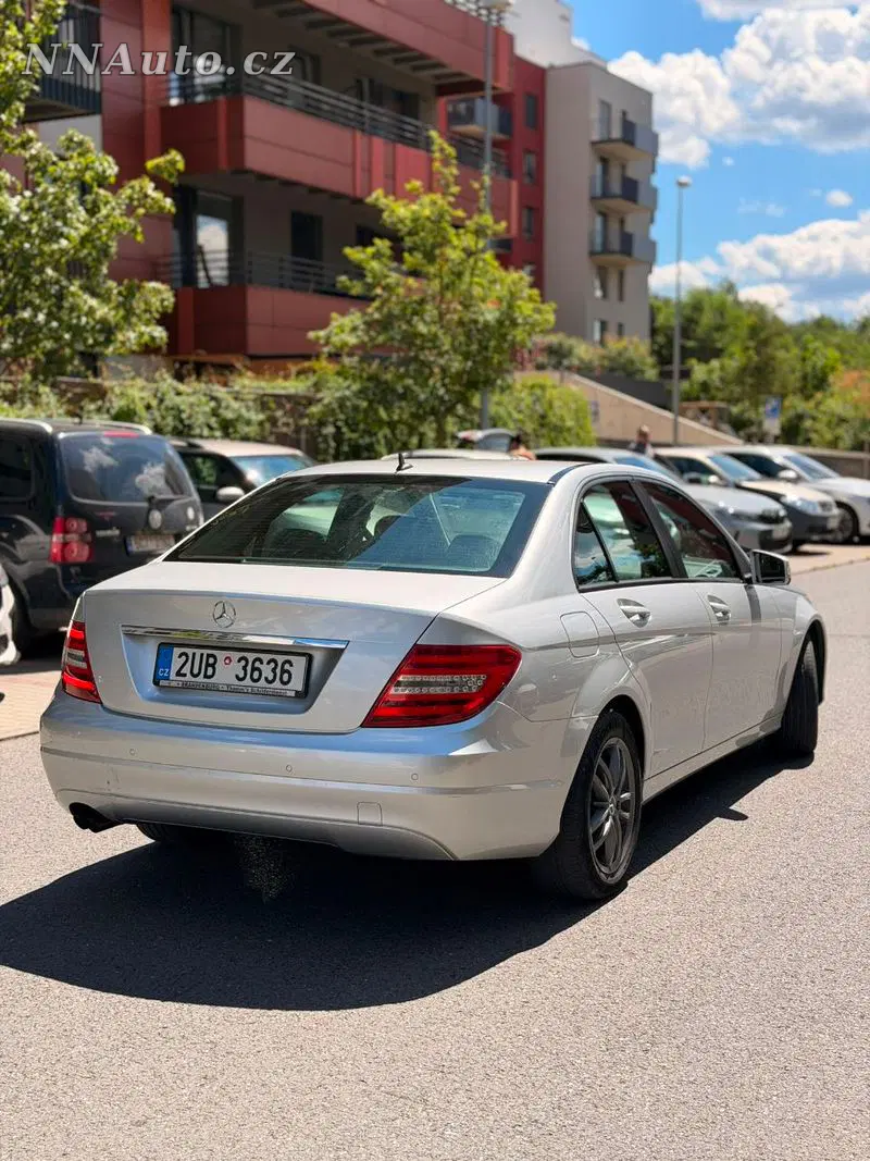 Mercedes-Benz V-Class 2012