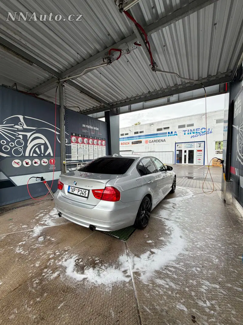 BMW 3 Series 2011 – fotografie vozu