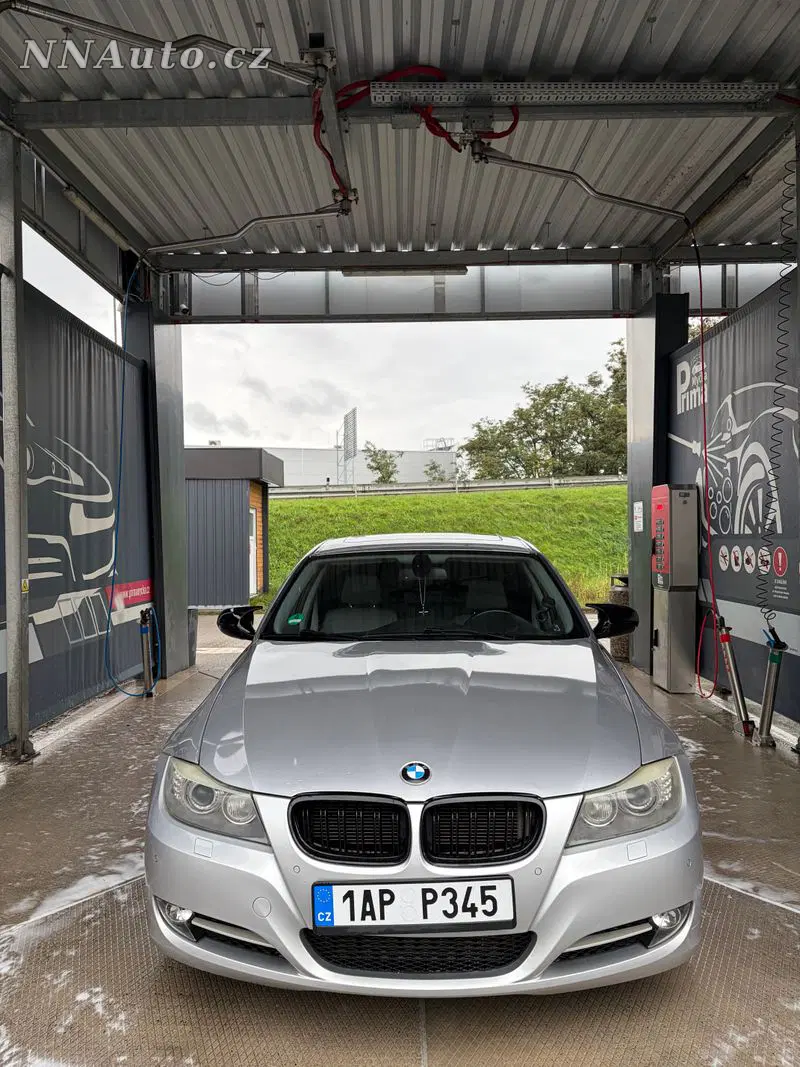 BMW 3 Series 2011 – fotografie vozu