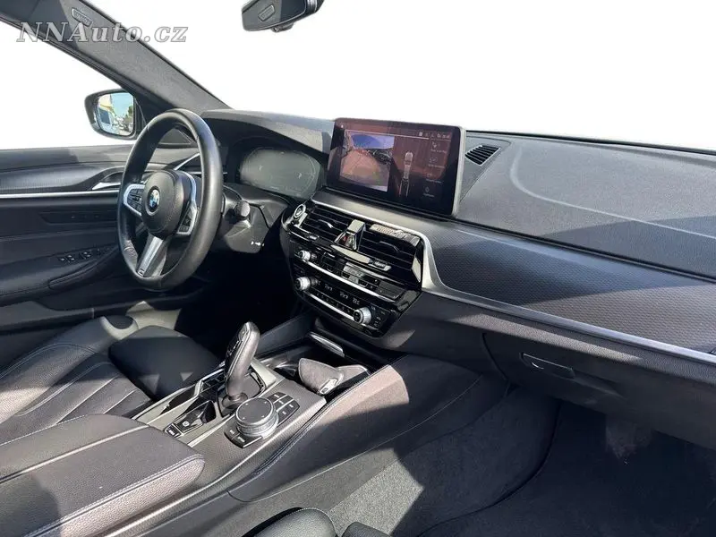 BMW 5 Series 2021 – fotografie vozu