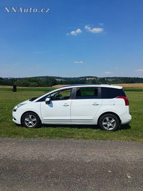 Peugeot 5008 2.0 nafta 2010 rok