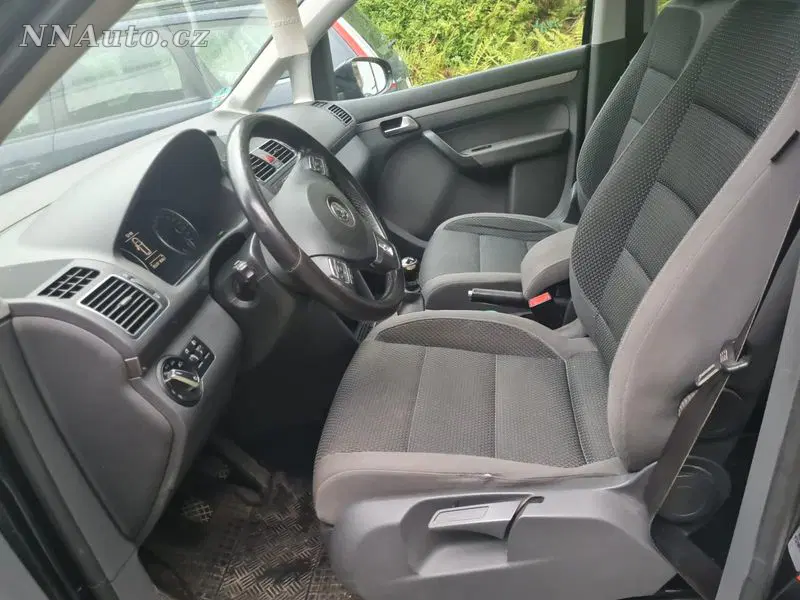 Volkswagen Touran 2011 – fotografie vozu