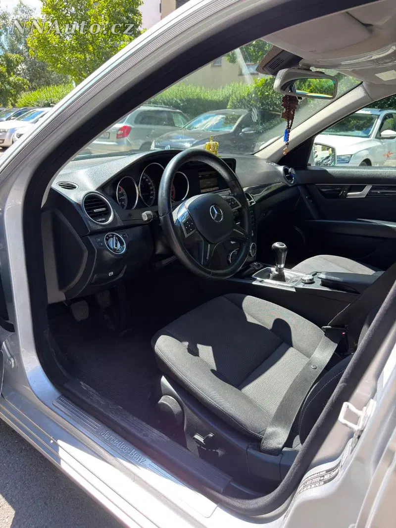 Mercedes-Benz V-Class 2012 – fotografie vozu