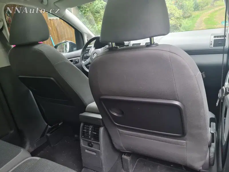 Volkswagen Touran 2011 – fotografie vozu