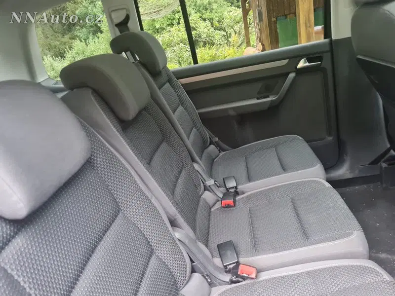 Volkswagen Touran 2011 – fotografie vozu