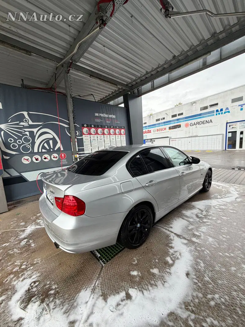 BMW 3 Series 2011 – fotografie vozu