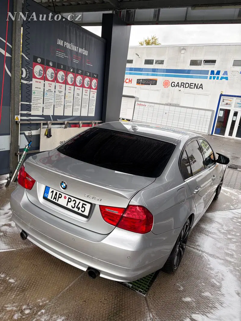 BMW 3 Series 2011 – fotografie vozu