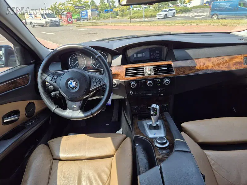 BMW 5 Series 2008 – fotografie vozu