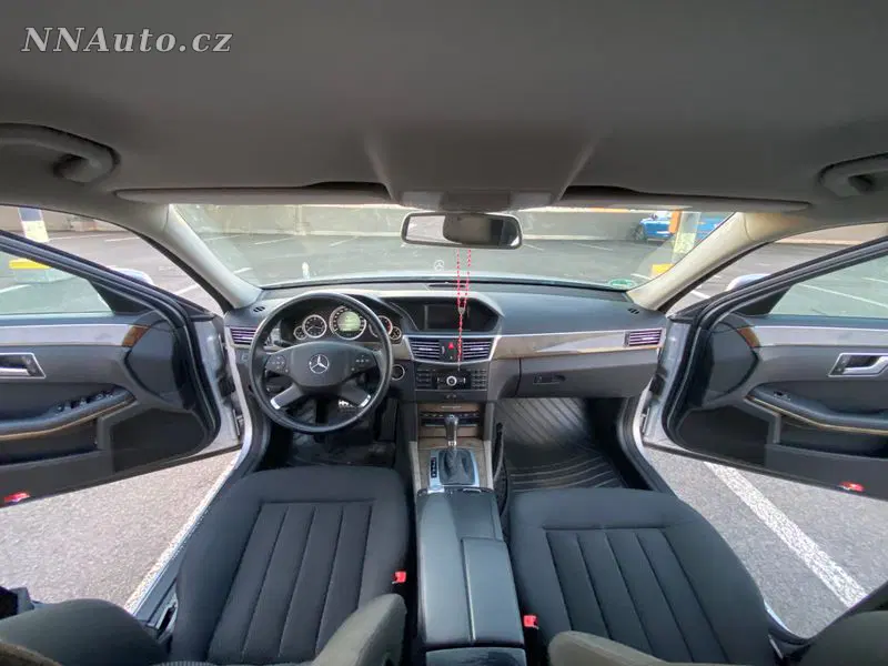 Mercedes-Benz E-Class 2009 – fotografie vozu