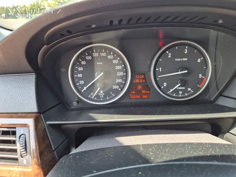 BMW 5 Series 2008 – fotografie vozu