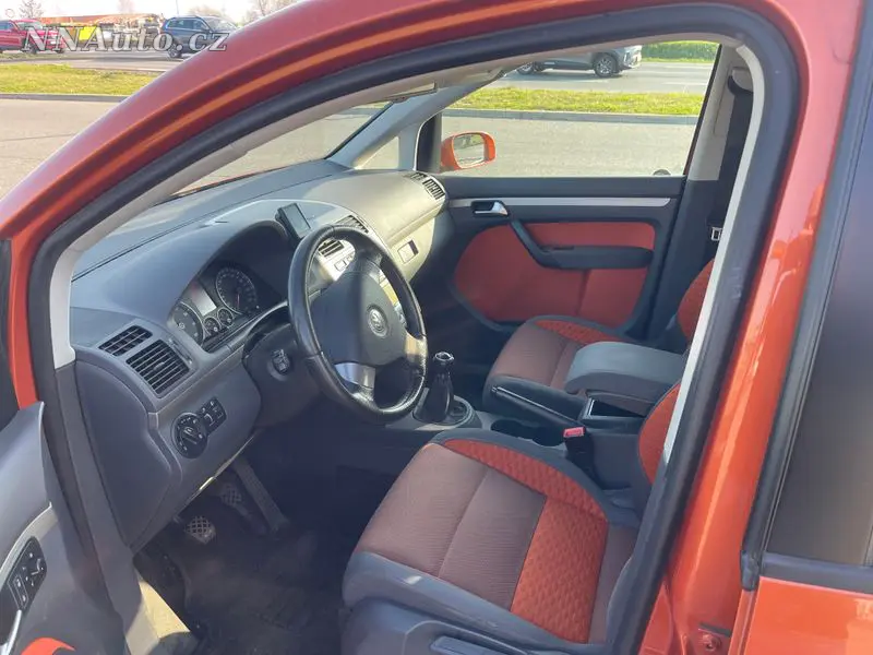 Volkswagen Touran – foto 8