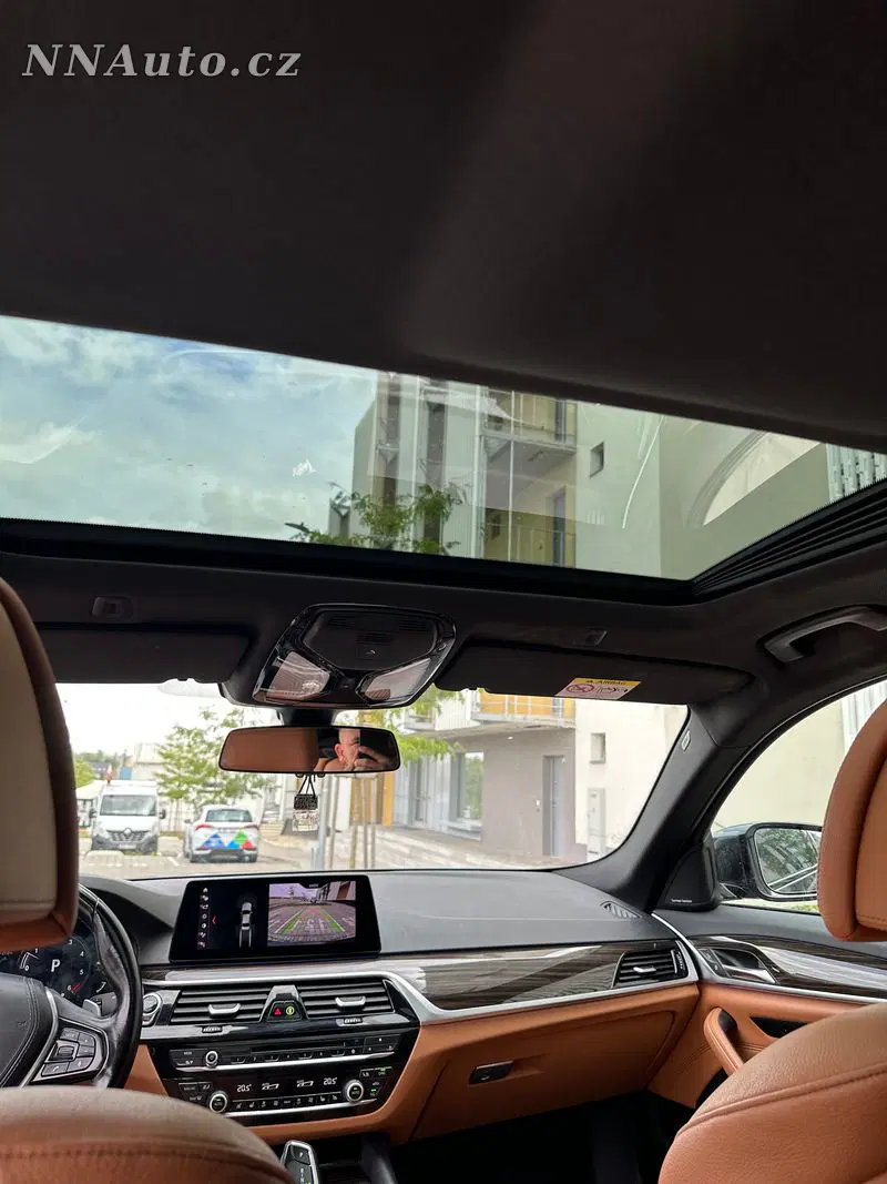 BMW 5 Series 2018 – fotografie vozu
