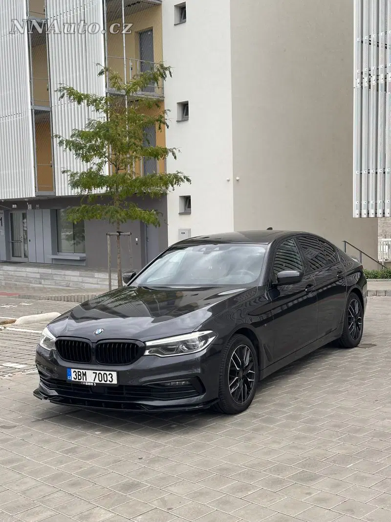 BMW 5 Series 2018 – fotografie vozu