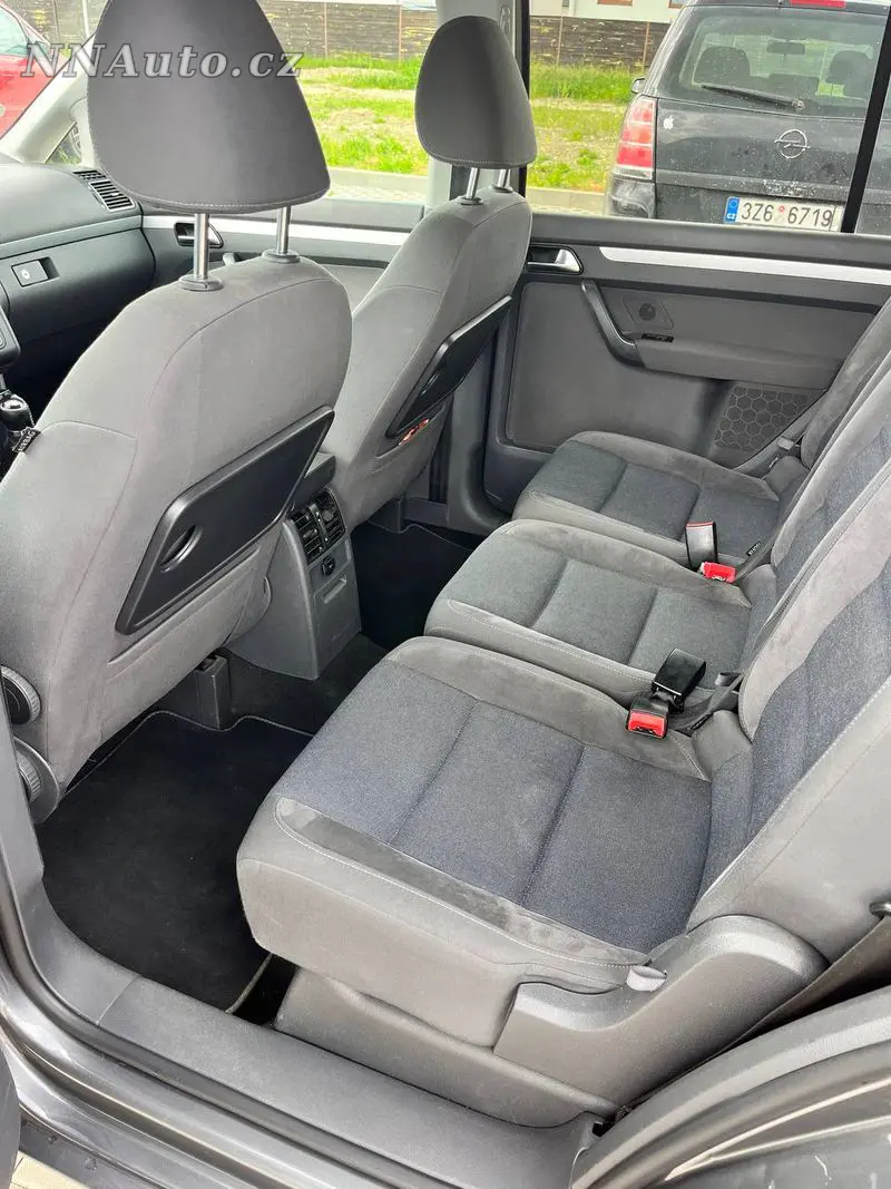Volkswagen Touran 2012 – fotografie vozu