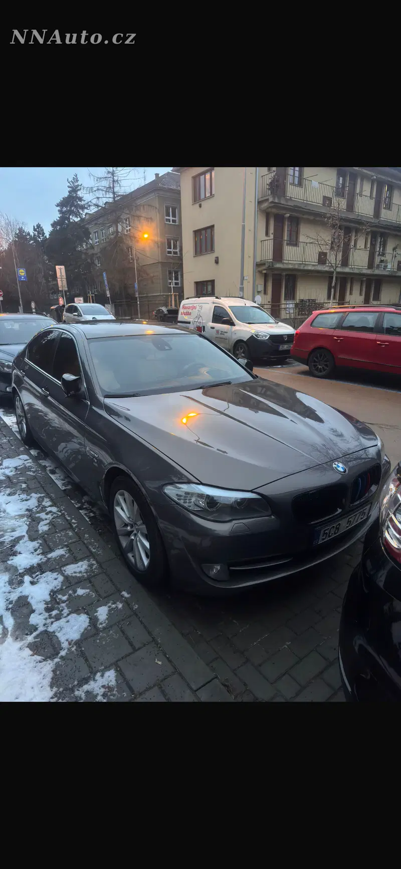 BMW 5 Series Touring 2012 – fotografie vozu