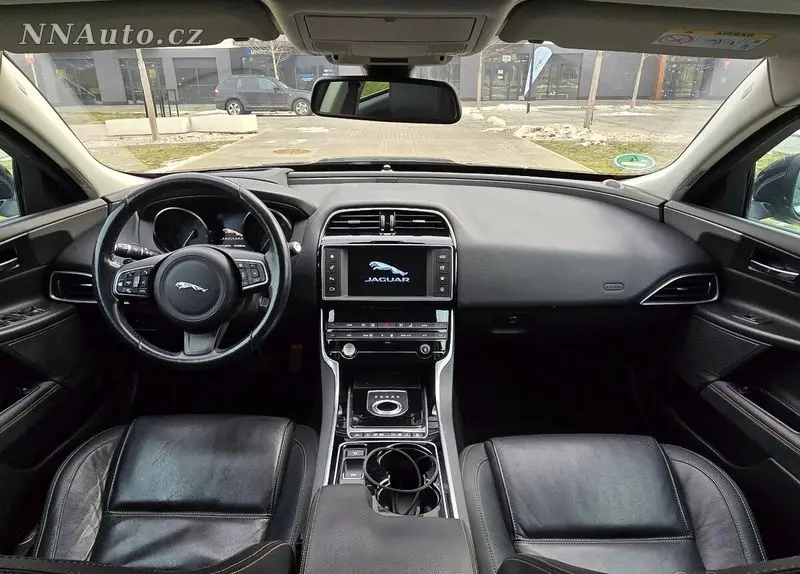 Jaguar Xe – foto 8