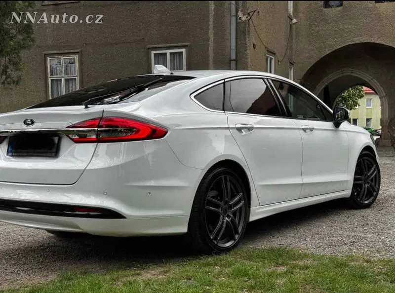 Ford Mondeo 2020 – fotografie vozu