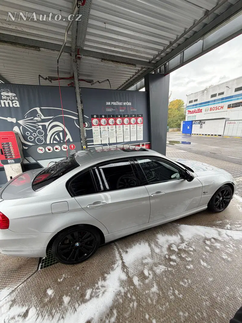 BMW 3 Series 2011 – fotografie vozu