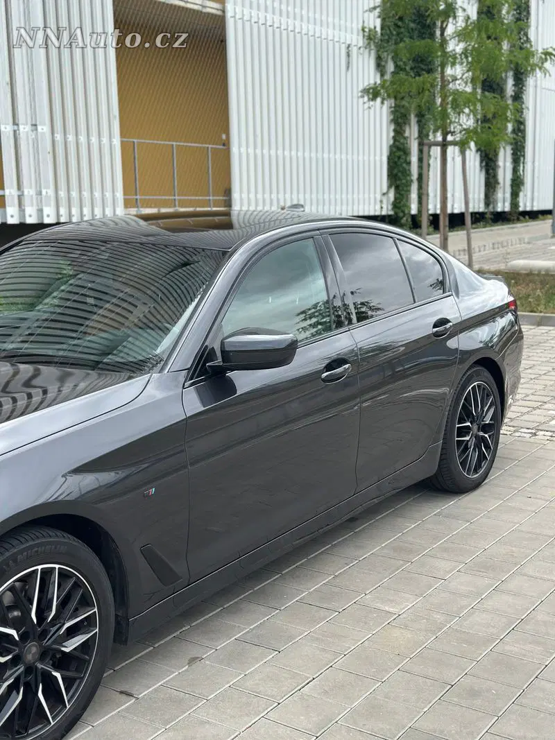 BMW 5 Series 2018 – fotografie vozu