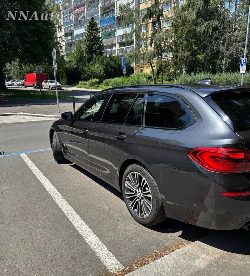 BMW 5 Series Touring 2019 – fotografie vozu
