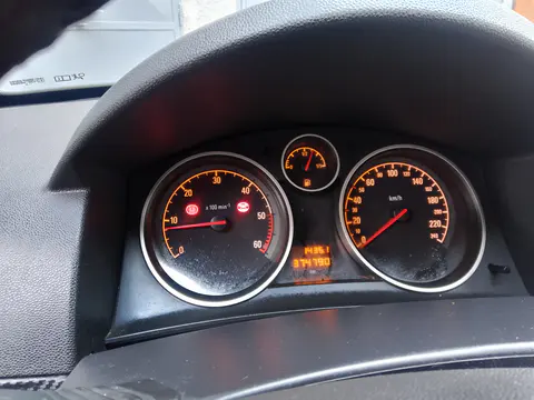 Opel Astra H 1.9tdi88kw